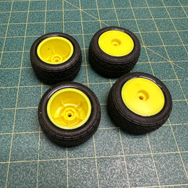 *Like New Losi Mini-T 2.0 BK Bars tire set on yellow wheels (4)